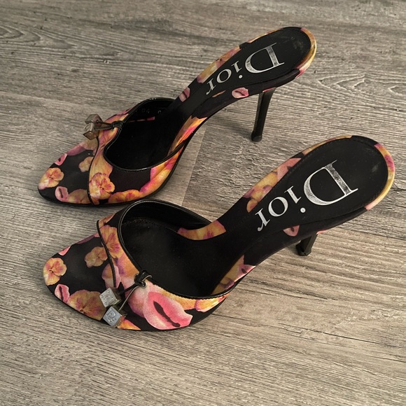 DIOR Flower & Lips Kitten Heels - Picture 2 of 3